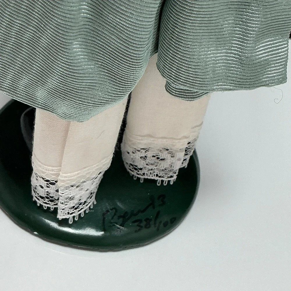 Byers Choice Caroler 1993 Limited Edition 38/100 Girl Faux Fur Muff Vintage
